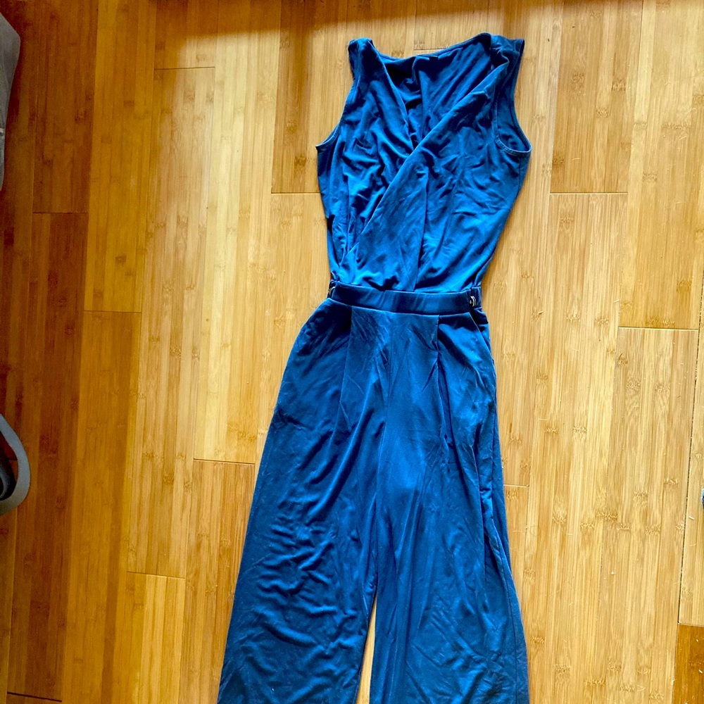 Uniqlo Jersey V-Neck jumpsuit